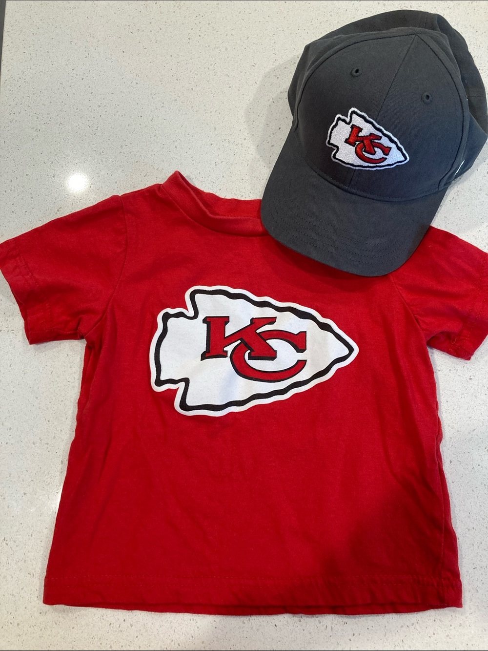 Kansas City Chiefs Red Kids Short Sleeve Logo Tee and Hat